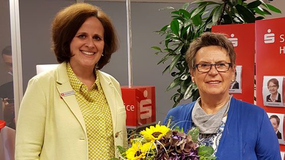 Freut sich über 5000 Euro von der Sparkasse: Brigitte Möhrke aus Beckdorf bei Buxtehude. | Foto: Sparkasse