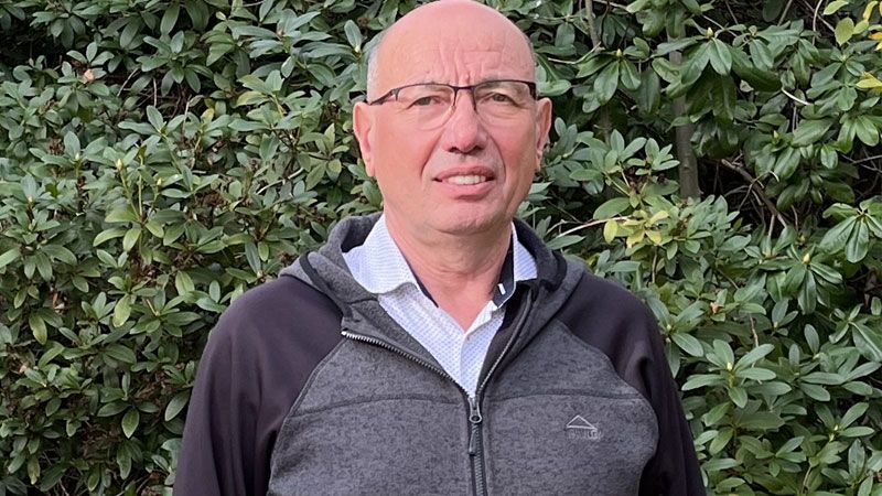 Viele Schülergenerationen hat Viktor Becker als Hausmeister der Grundschule Fleestedt begleitet. | Foto: ein