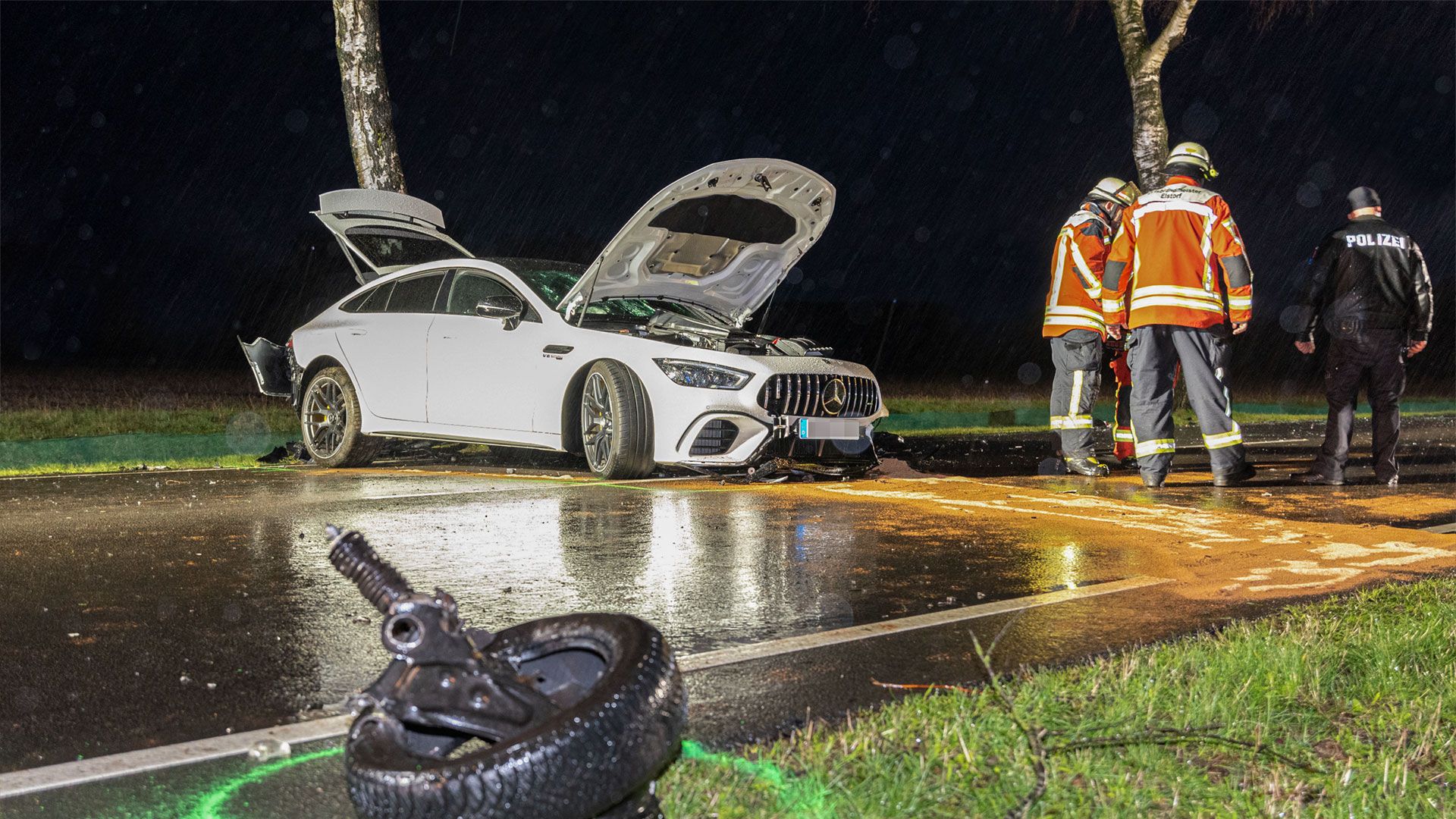 Der Mercedes, in dem die Famile unterwegs war. | Foto: JOTO