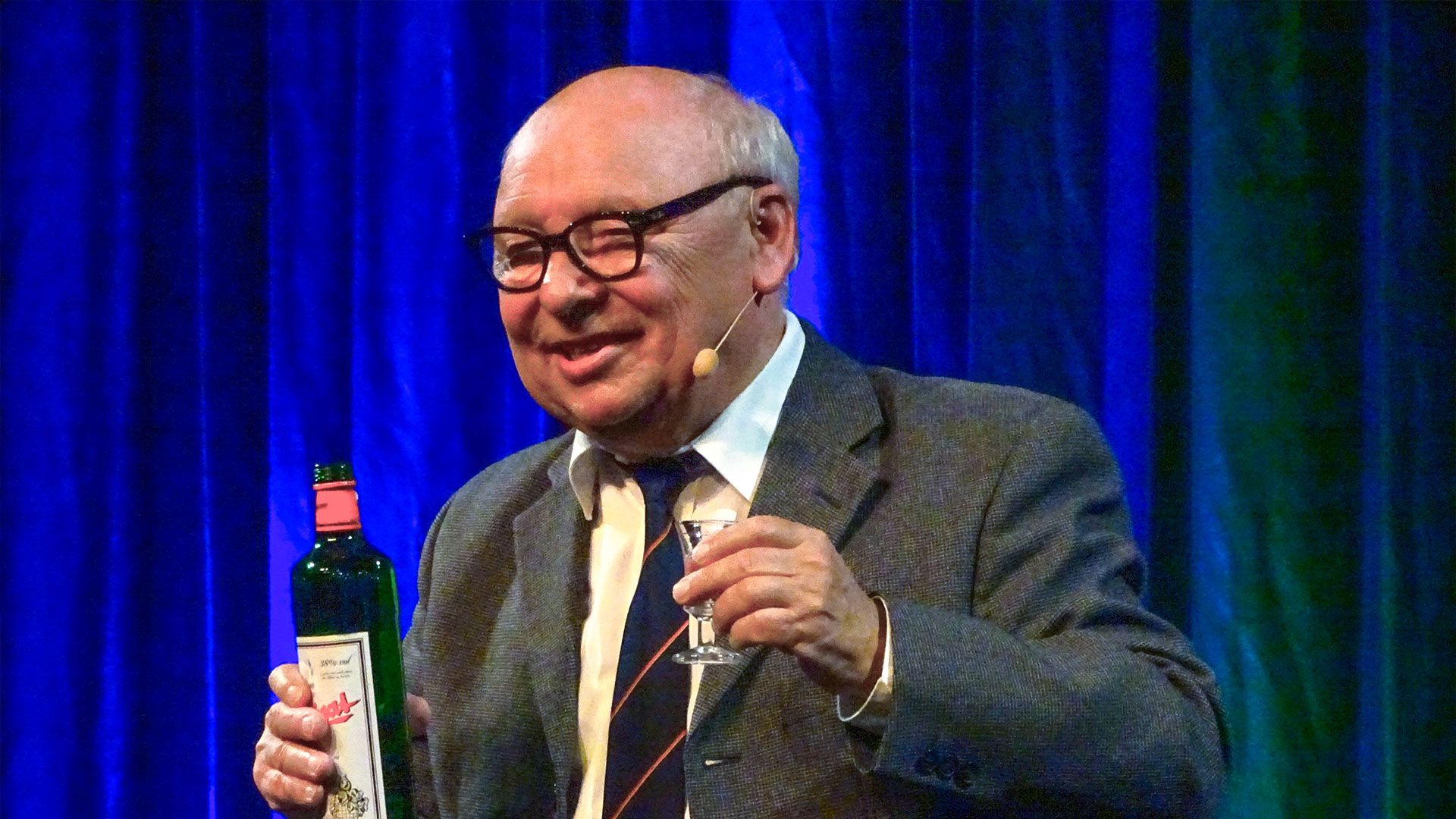 Hans-Joachim Heist begeisterte mit seiner Heinz-Erhardt-Show das Publikum in der ausverkauften Buchholzer Empore. | Foto: Ilka Teschner