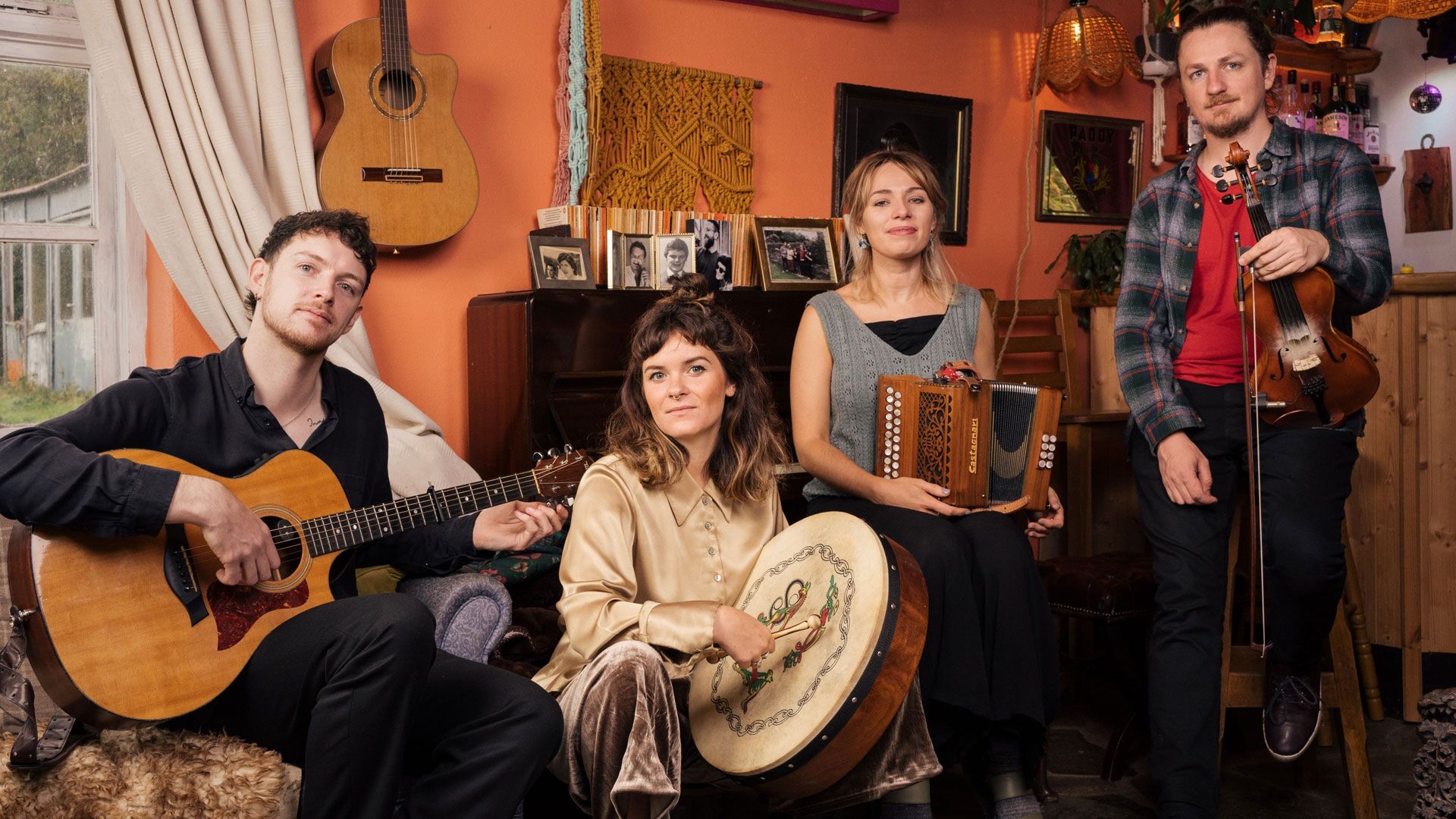 Irische Musiker bieten zweieinhalb Stunden Folk vom Feinsten beim original Irish Folk Festival am Dienstag, 12. November, ab 20 Uhr in der Buchholzer Empore. | Foto: ein