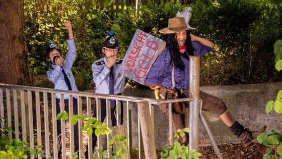 Die Theatergruppe Kinder spielen für Kinder des Spielplatzheims an der Harburger Außenmühle spielt "Räuber Hotzenplotz". | Foto: ein