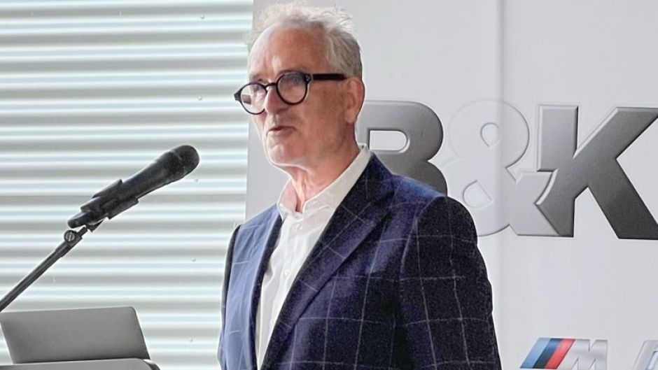 Der der geschäftsführende Gesellschafter der Wellergruppe, Burkhard Weller, freut sich über den Zuwachs in der B&K-Familie.
