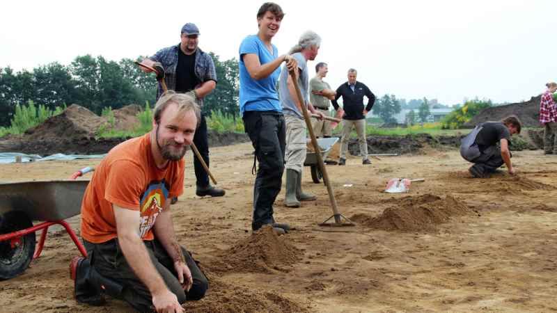 Das Archäologen-Team bei der Ausgrabung in Hittfeld. | Foto: ein