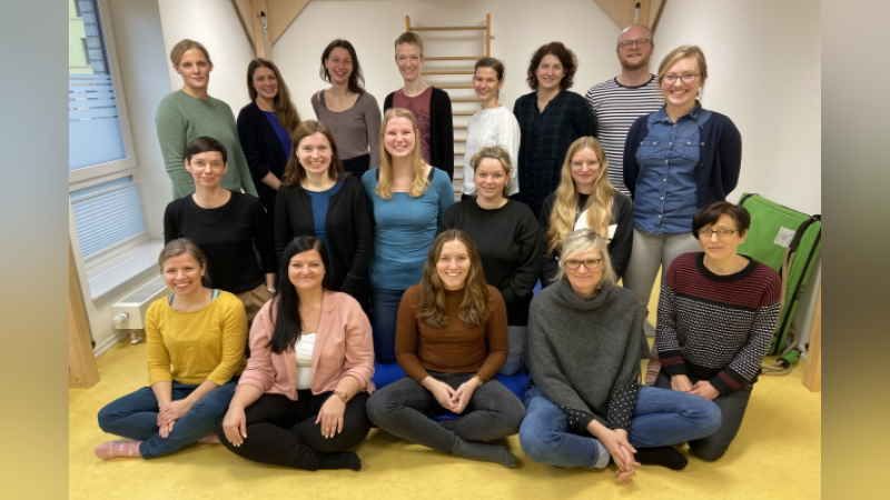 Leiterin Stephanie Wohlers (2. Reihe, 1. von links) mit ihrem IFF-Team aus der Rote-Kreuz-Straße. | Foto: ein