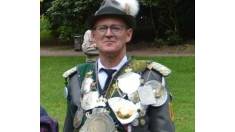 Neuer König des Schützenvereins Buchholz 01: Heinz Becker erhielt den Beinamen „der, der die Fäden zieht“. | Foto: ein