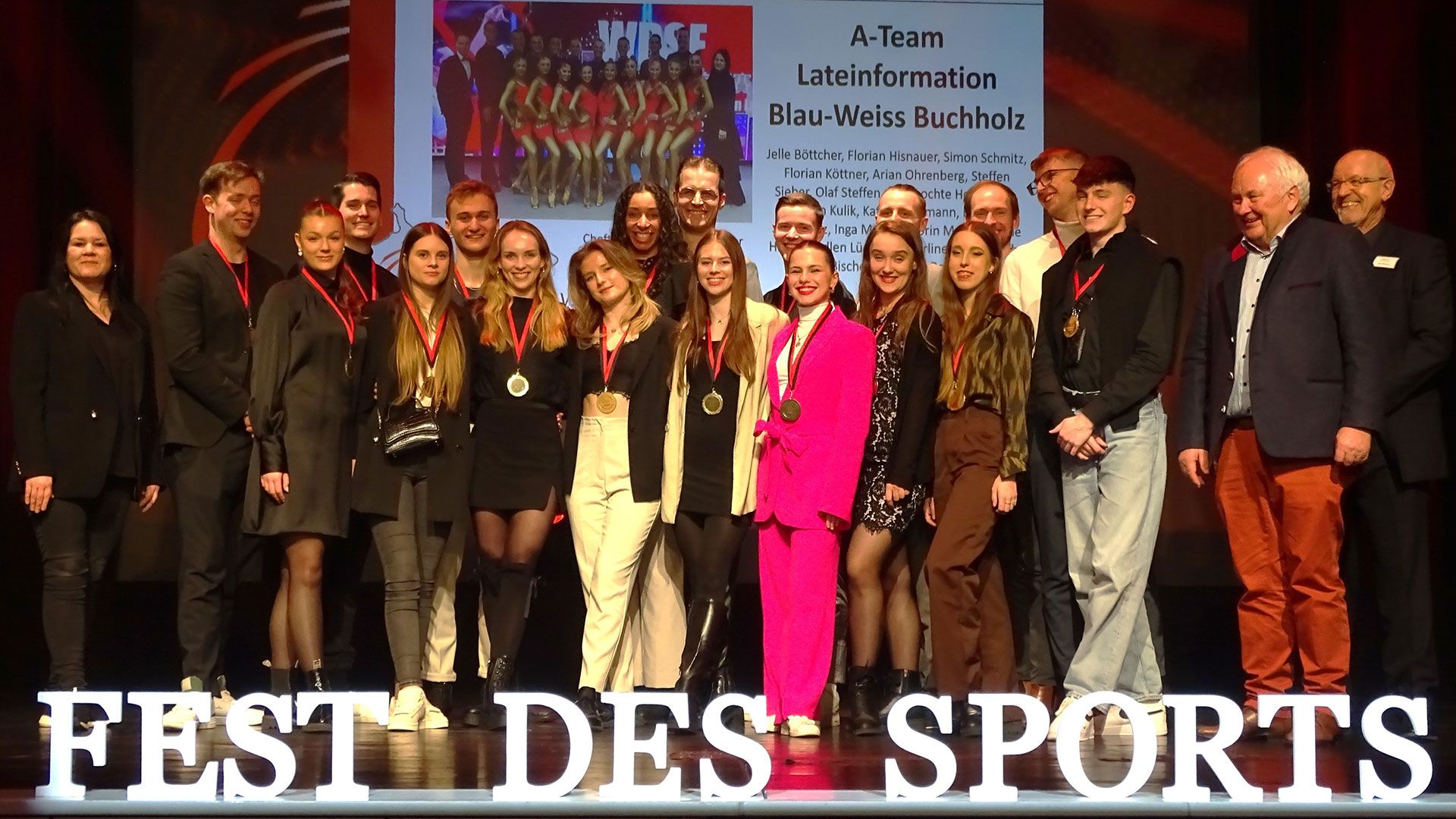 Die Lateinformation A-Team Blau-Weiss Buchholz wurde für die deutsche Vizemeisterschaft und den vierten Platz bei der Formations-WM in Hongkong ausgezeichnet. | Foto: Ilka Teschner