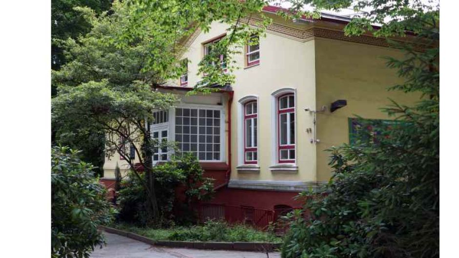 …und gleich kommt sicher Pippi Langstrumpf um die Ecke: Beim Flohmarkt in der DRK-Kita „Villa Kunterbunt“ gibt’s Schnäppchen aus zweiter Hand. | Foto: ein