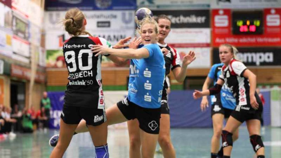 Malene Staal (blau) will mit dem BSV gegen die HL Buchholz 08-Rosengarten den ersten Schritt zu ihrer persönlichen Titelverteidigung machen. Mit dem VfL Oldenburg gewann Staal vergangene Saison den DHB-Pokal. | Foto: ein
