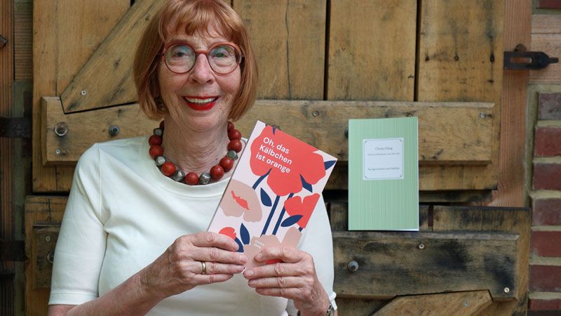 Aus ihrem neuen Roman „Oh, das Kälbchen ist orange“ und aus anderen ihrer Werke will die Autorin Christa Glang am Freitag, 15. Juli, ab 19 Uhr in der Wassermühle Karoxbostel lesen | Foto: Norbert Glang