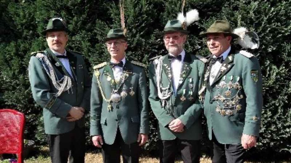 Horst Franke mit seinen Adjutanten Manfred Bartels, Thorsten Lachenmayer und Harald Rinck. | Foto: ein