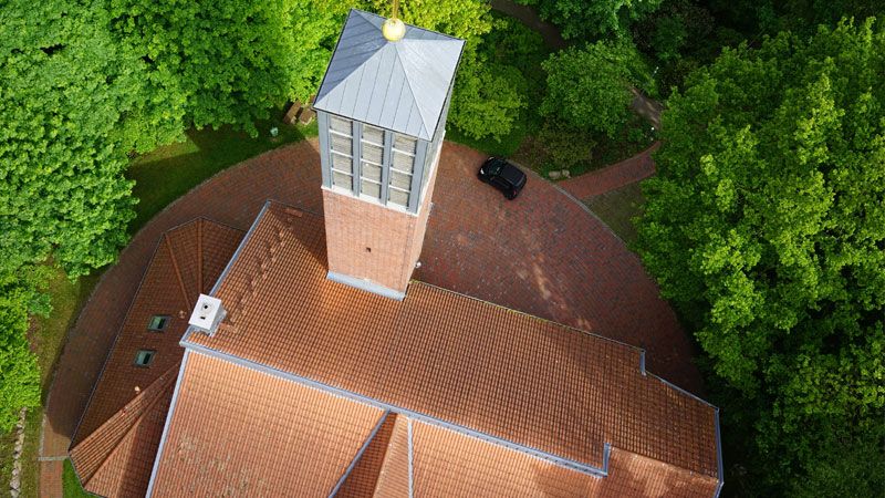 Auch in der Neu Wulmstorfer Lutherkirche finden Gottesdienste im Rahmen der öumenischen Sommerkirche statt. | Foto: ein