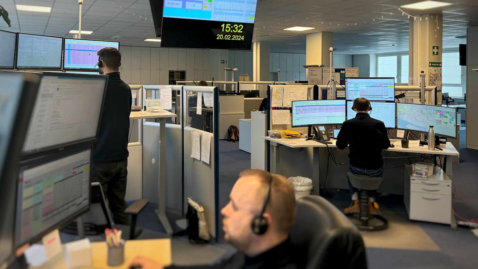 Stellt im Ausnahmefall die Erreichbarkeit des Arztrufs Hamburg sicher: die Zentrale für Krankenbeförderung und Notfallservice (ZKN) des DRK Hamburg-Harburg. | Foto: DRK Hamburg-Harburg