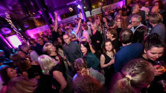 Kult vor Weihnachten: Die Hwavy Christmas, ein Klassentreffen und Treffen der Generationen. | Foto: Niels Kreller