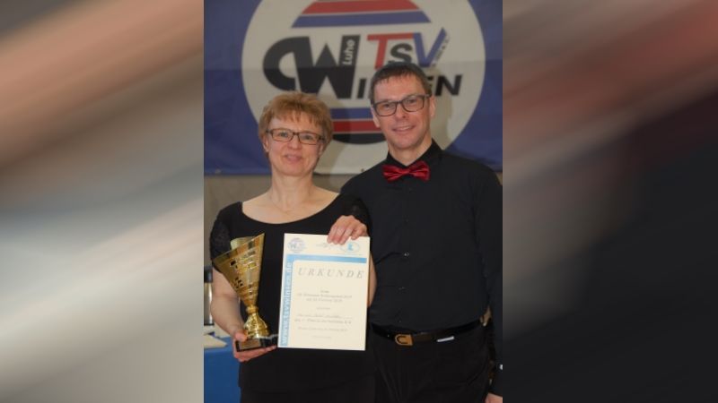 Kai und Bärbel Homfeldt gewannen in der Senioren II D Klasse das Turnier um den 18. Winsener Schlosspokal. | Foto: ein