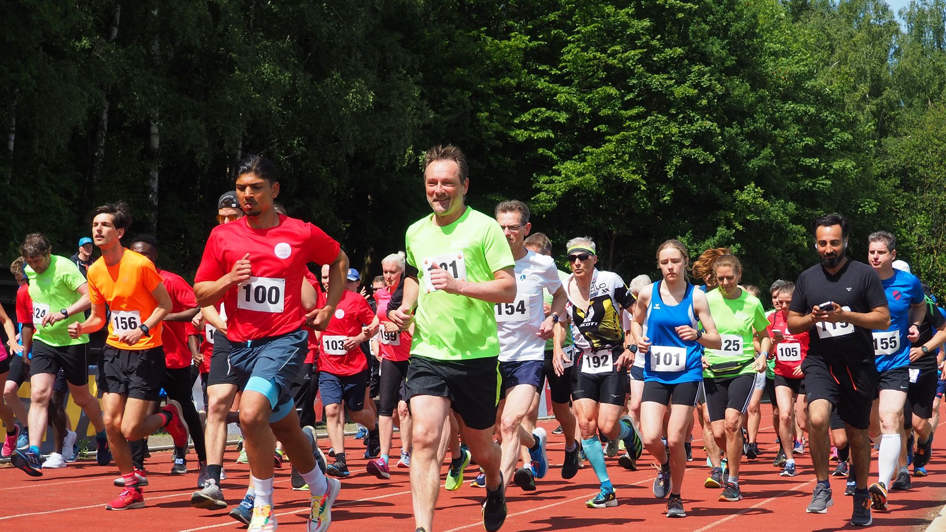 Rekord: 664 große und kleine Läuferinnen und Läufer gingen beim diesjährigen HIT-felder Volkslauf an den Start. | Foto: Hanna Steeneck