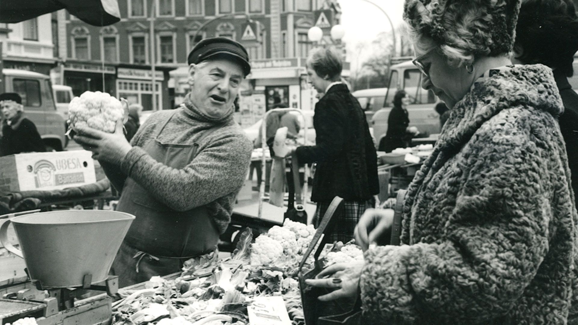Auch vor 50 Jahren ging es auf dem Wochenmarkt am Sand hoch her. Foto: ein