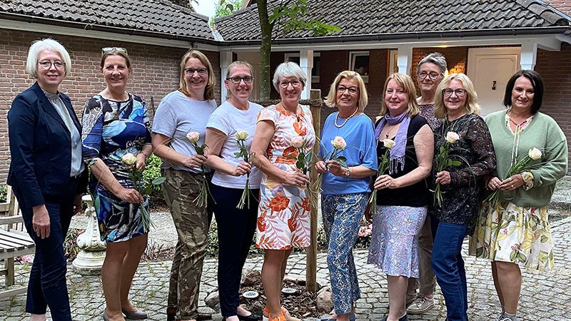 Der Vorstand der neuen Frauen Union im Landkreis Harburg: Sabine Jung (von links), Sybille Kahnenbley, Nicole Bathke, Nadine Skrypschak, Anette Randt, Christiane Oertzen, Nadine Hartig, Anke Ghina, Susanne von Appen, Anja Trominski. Martina Oertzen und Angelika Börner sind nicht auf dem Foto. | Foto: FU