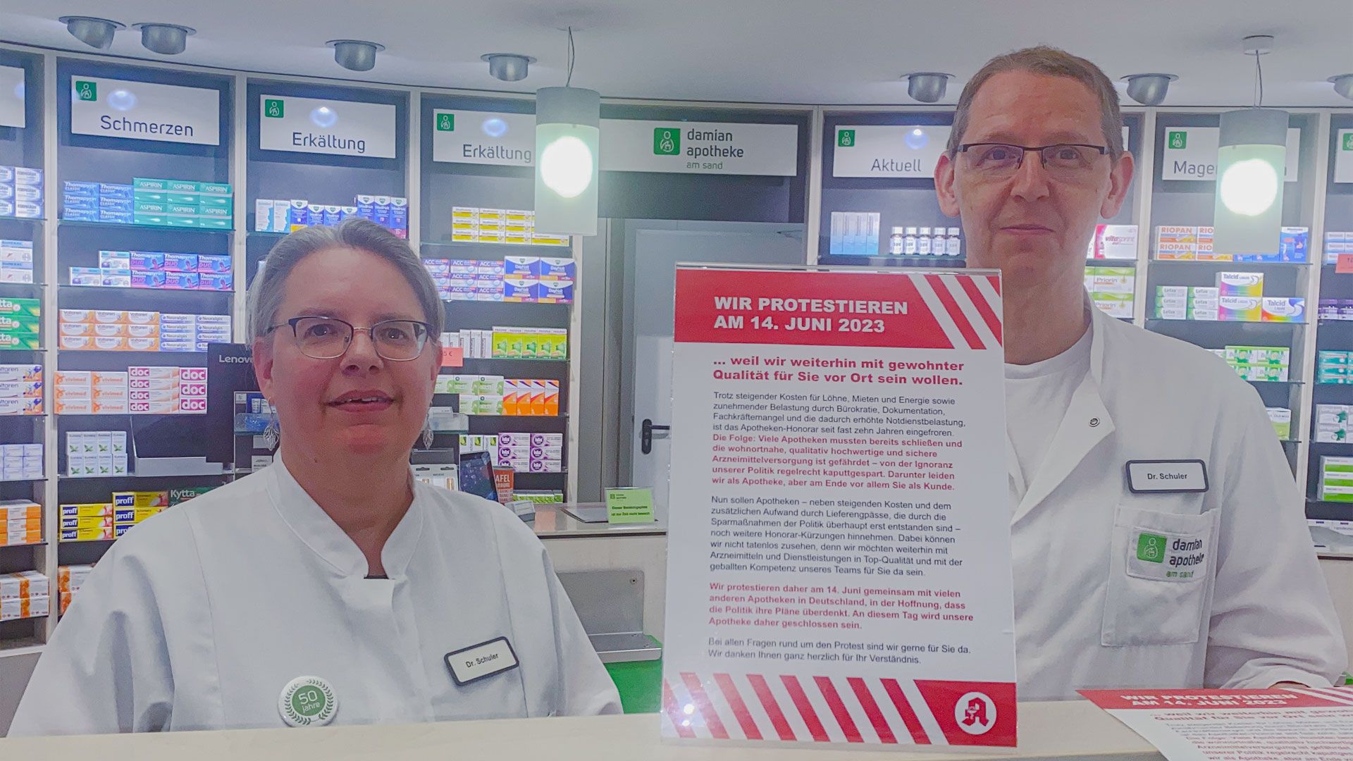 Dr. Barbara und Dr. Mario Schuler von der Damian Apotheke am Sand in Harburg sind beim Aktionstag am Mittwoch mit dabei. | Foto: Niels Kreller