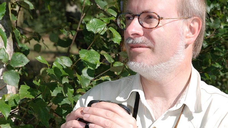 Deutschlands bekanntester Vogelstimmen-Imitator, Dr. Uwe Westphal in der Wassermühle Karoxbostel auf.  | Foto: ein
