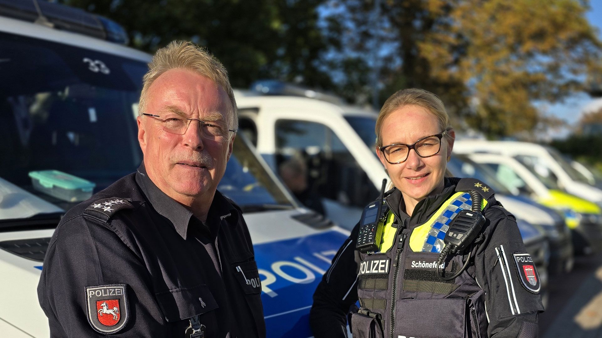 EPHK Kasper und POR'in Schönefeld, Leiterin des PK 47 und Einsatzleiterin für die Region Harburg, am Kontrollort in Neu Wulmstorf. | Foto: ein