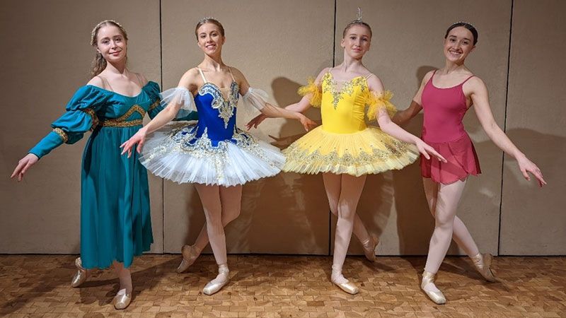 Die vier HNT-Tänzerinnen: Klara Schwemer (von links), Susanne Sikorski, Arina Seibel und Pauline Brenke. | Foto: HNT-Ballett-Compagnie/privat