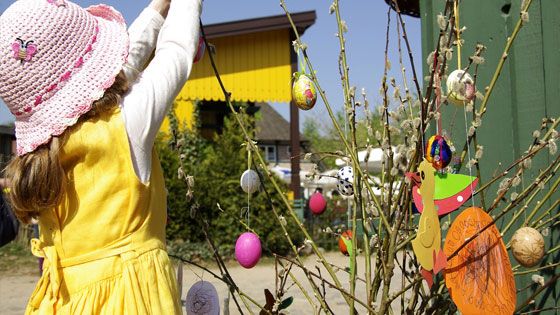 Am Ostermontag erleben Besucher im Freilichtmuseum am Kiekeberg in Ehestorf das „Ostervergnügen“. | Foto: FLMK
