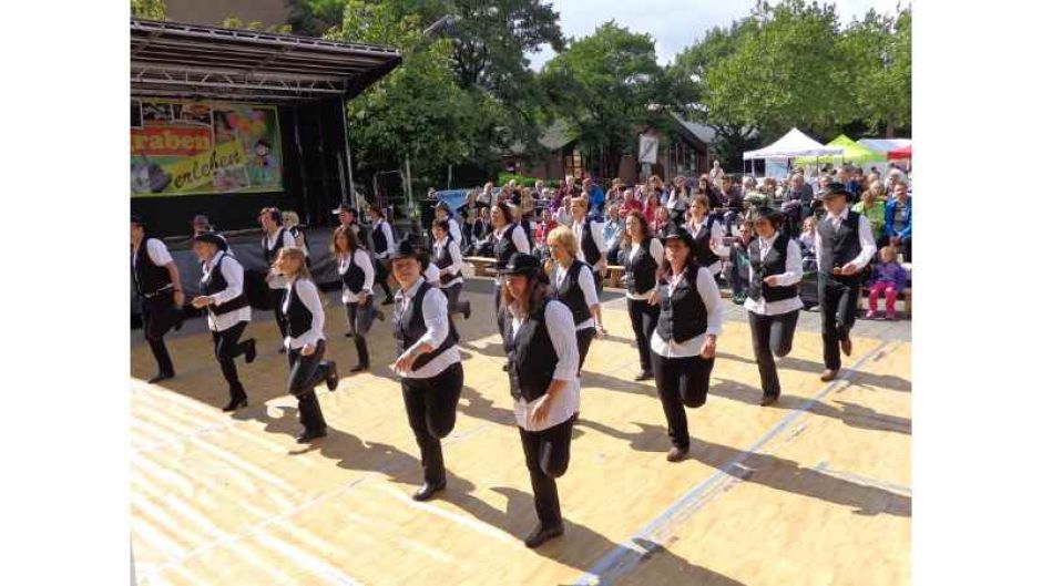 Aufritt der HNT Line Dancer bei „Neugraben erleben“. | Foto: ein