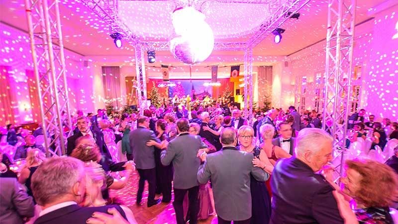 Sicher ist, dass das Privathotel Lindtner in Heimfeld einen würdigen Rahmen für den Landeskönigsball sein wird - wie hier beim WInterball der Harburger Schützengilde im Dezember. | Foto: Niels Kreller