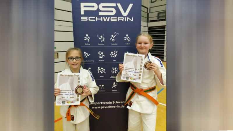 Katharina Graetzer und Linda Jean Geerdts vom KSC Bushido Hamburg. | Foto: ein