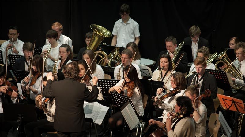Das Sinfonieorchester der Musikschule Lepél. | Foto: ein