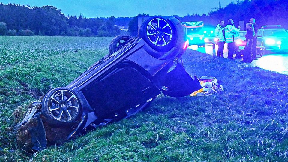 Kurz hinter der Ausfahrt Dibbersen überschlug sich der Audi TT. | Foto: HamburgNews
