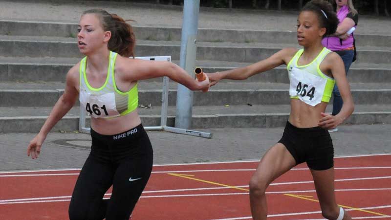 Der entscheidende Wechsel der WK III-Mädchen von Angeline Fischer auf Stella Petrich, der zu Gold führte. | Foto: ein