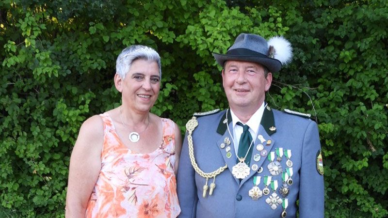 Das neue Königspaar des Schützenvereins Tötensen-Westerhof sind Frank von Pein und seine Frau Annette. | Foto: ein