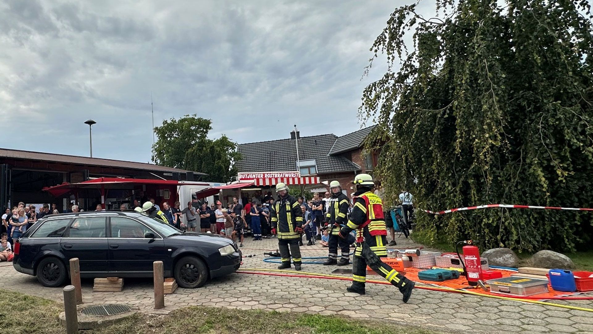 Viele Besucher kamen zu den Jubiläumsfeierlichkeiten der Freiwilligen Feuerwehr Leversen-Sieversen. | Foto: ein