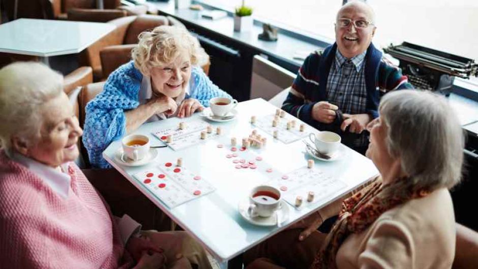 Freizeitspaß für Senioren: Im Seniorenkreis Neuwiedenthal wird Bingo in geselliger Runde gespielt und mit kleinen Denkaufgaben verbunden | Foto: ein