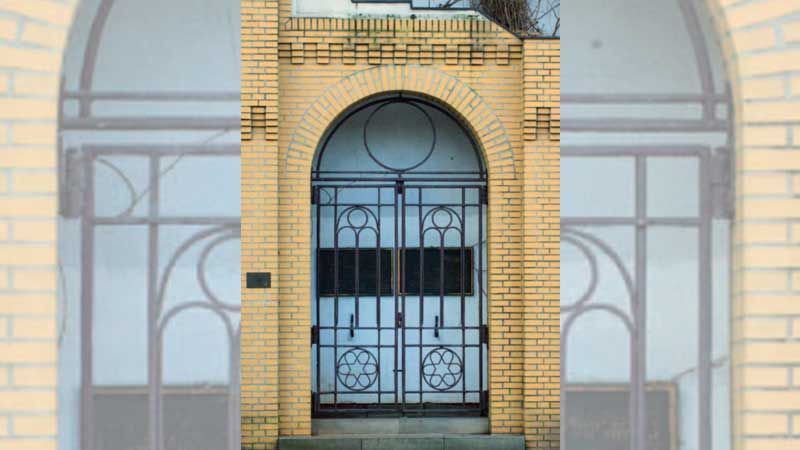 Das Portal der zerstörten Harburger Synagoge an der Ecke Eißendorfer Straße/Knoopstraße. | Foto: ein