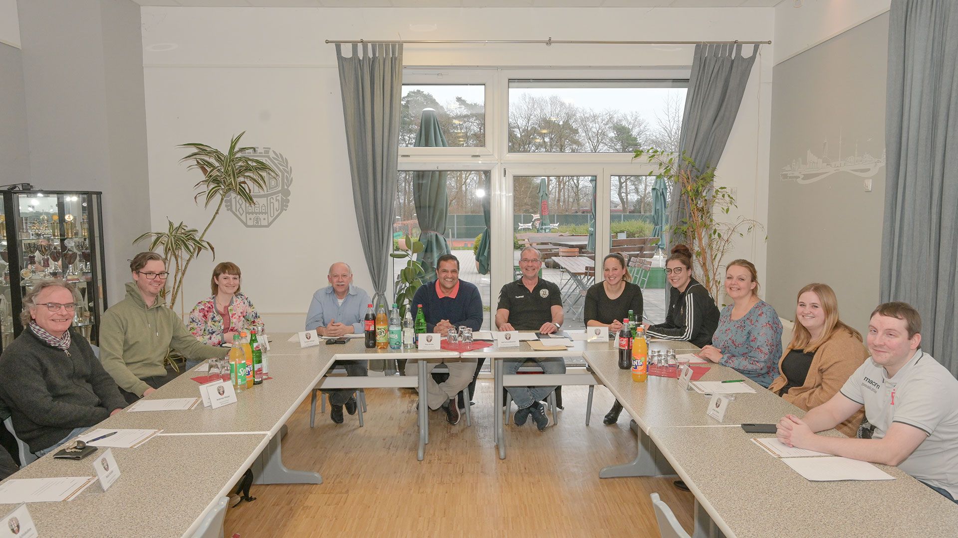 Auf der Jahnhöhe beim Harburger Turnerbund berieten Vertreter des HTB, von Special Olympics, des Hamburger Fußballverbands, des Hamburger Sportbunds und des BRS-Hamburg über die Gründung einer Inklusions-Fußball-Liga in Hamburg. | Foto: Niels Kreller