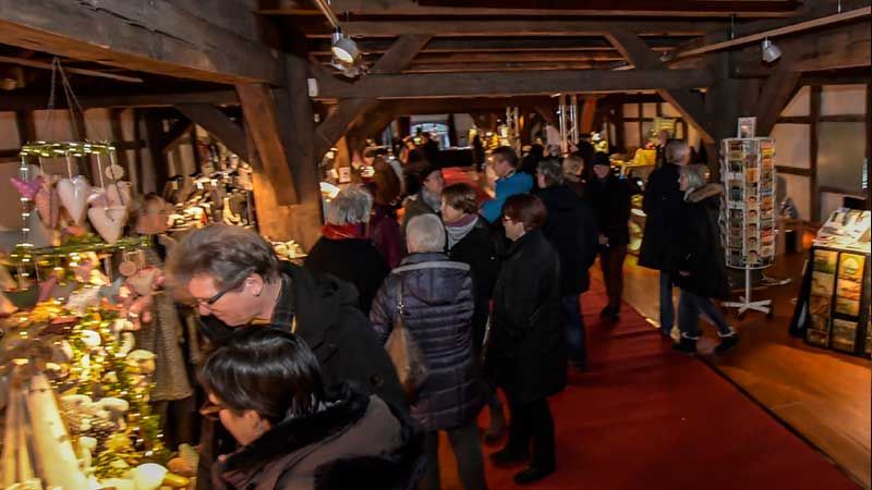 Zwei schöne Weihnachtsmärkte belebten an den beiden vergangenen Wochenenden den Harburger Binnenhafen - wie hier im Speicher am Kaufhauskanal. | Foto: Niels Kreller