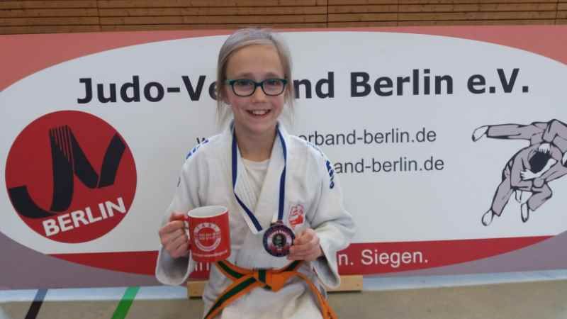 Linda sichtlich glücklich über die Silbermedaille bei ihrem ersten Bundessichtungsturnier. | Foto: ein