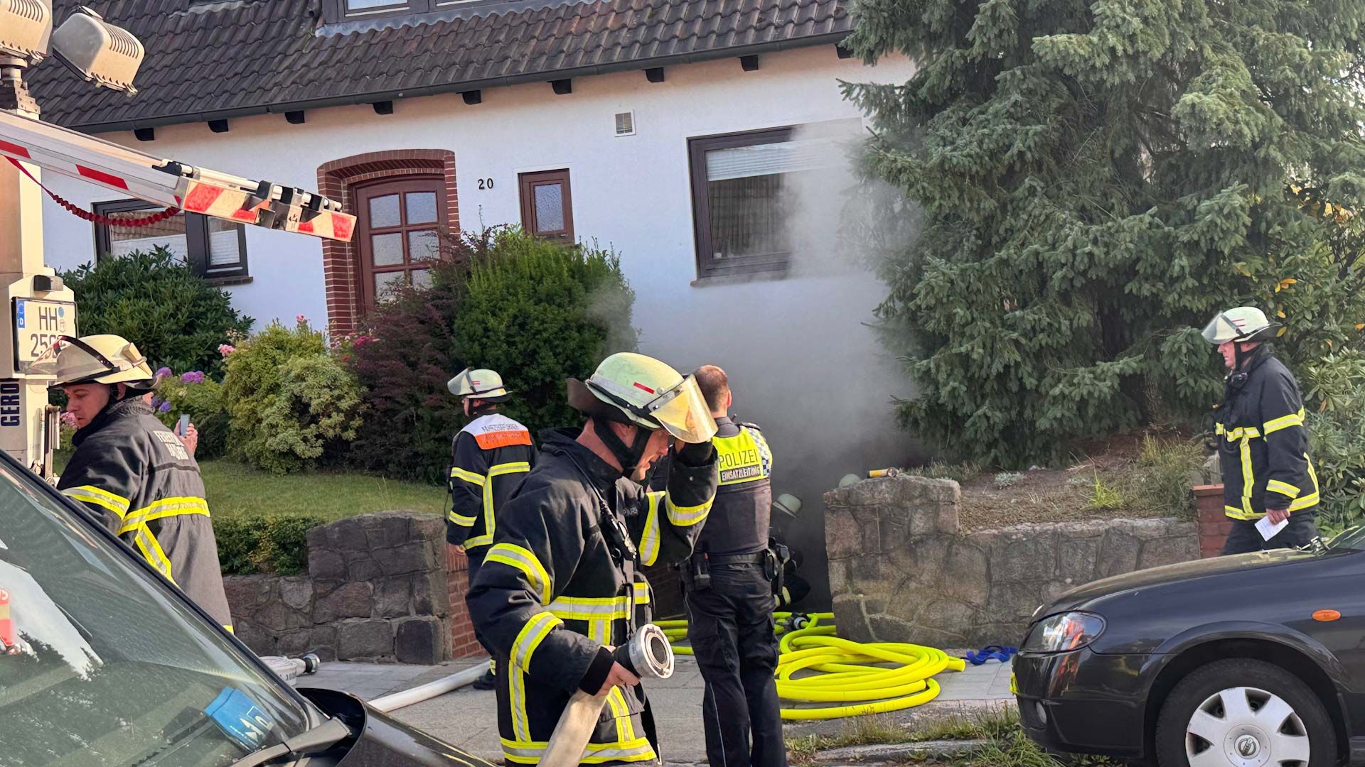 Ein PKW brannte in Wilstorf. Foto:  Lenthe-Medien