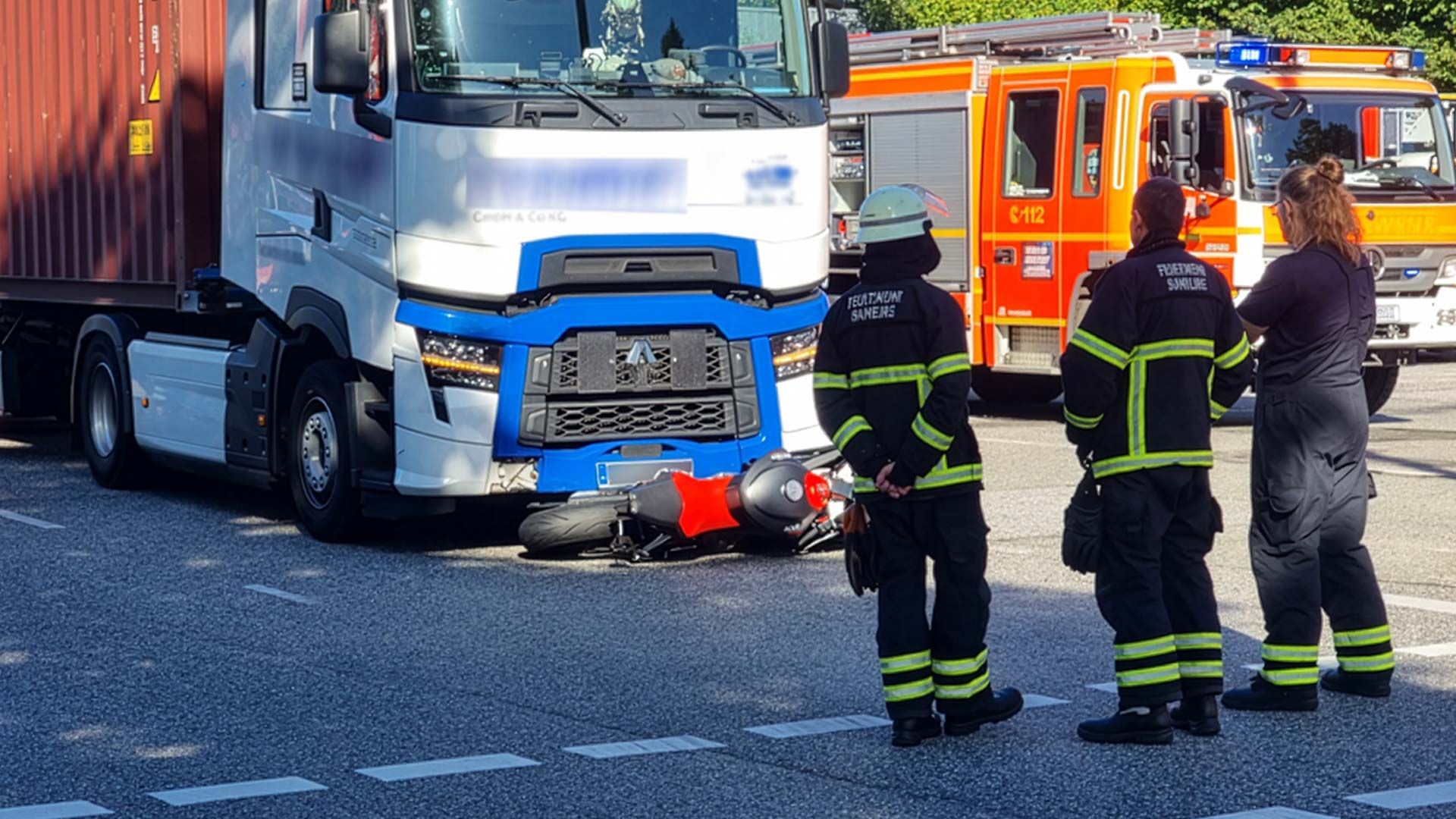 Die Reanimationsversuche der Rettungskräfte konnten dem Motorradfahrer nicht mehr helfen. Foto: Lenthe-Medien
