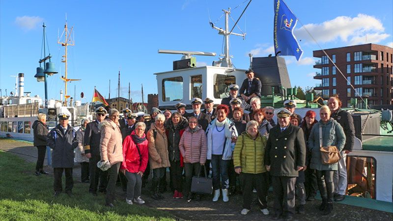 Erinnerungsfoto an die Ausflüge der Teilnehmer von der Marinekameradschaft (MKH) Harburg in die Hansestädte Greifswald und Wismar. | Foto: MKH