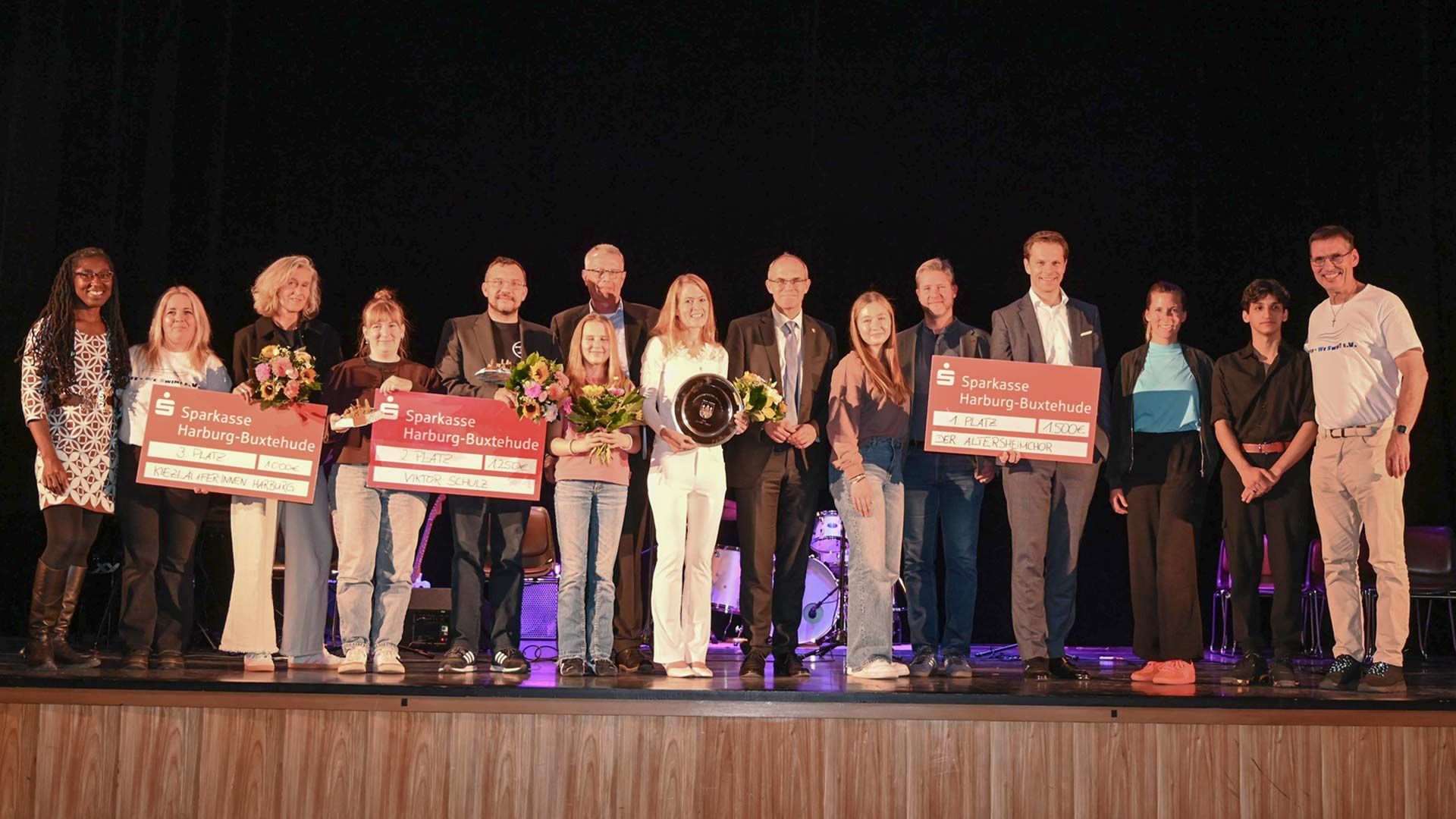 Die Gewinner, Laufatoren und Moderation des Harburg Empfangs 2025. Foto: Lenthe-Medien