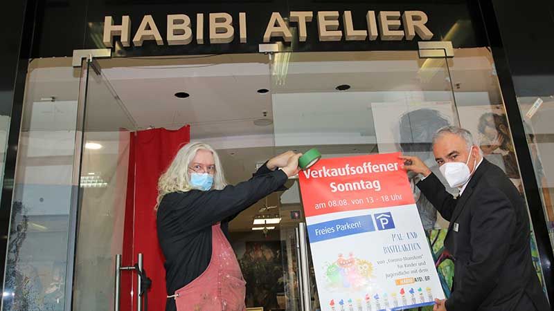 Die HARBURG ARCADEN machen zusammen mit dem HABIBI ATELIER be „Eine Bühne für alle“ am Verkaufsoffenen Sonntag mit.