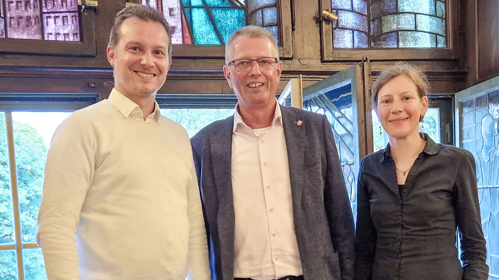^Das neue Präsidium der Bezirksversammlung (von links): Robert Timmann (CDU), Holger Böhm (SPD) und Britta Ost (Grüne). | Foto: Ubben