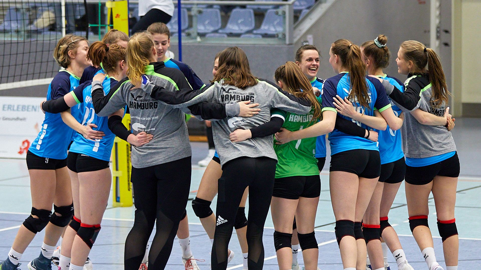 Jubel nach dem Abpfiff: Das Volleyball-Team Hamburg hat den Klassenerhalt geschafft. | Foto: Andreas Beckmann/VTH