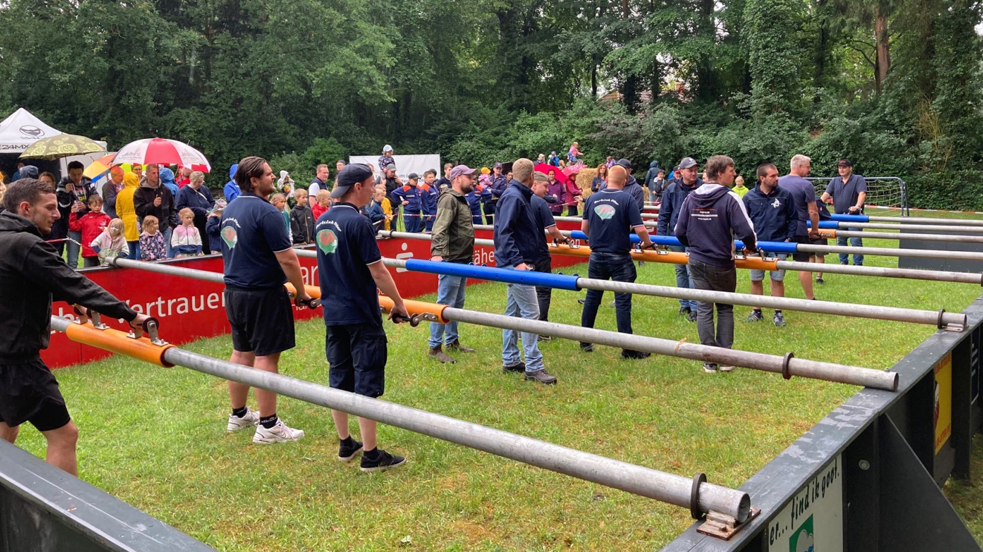Viel Spaß gab es beim Human-Soccer-Turnier „Der Kick für Otter". | Foto: ein