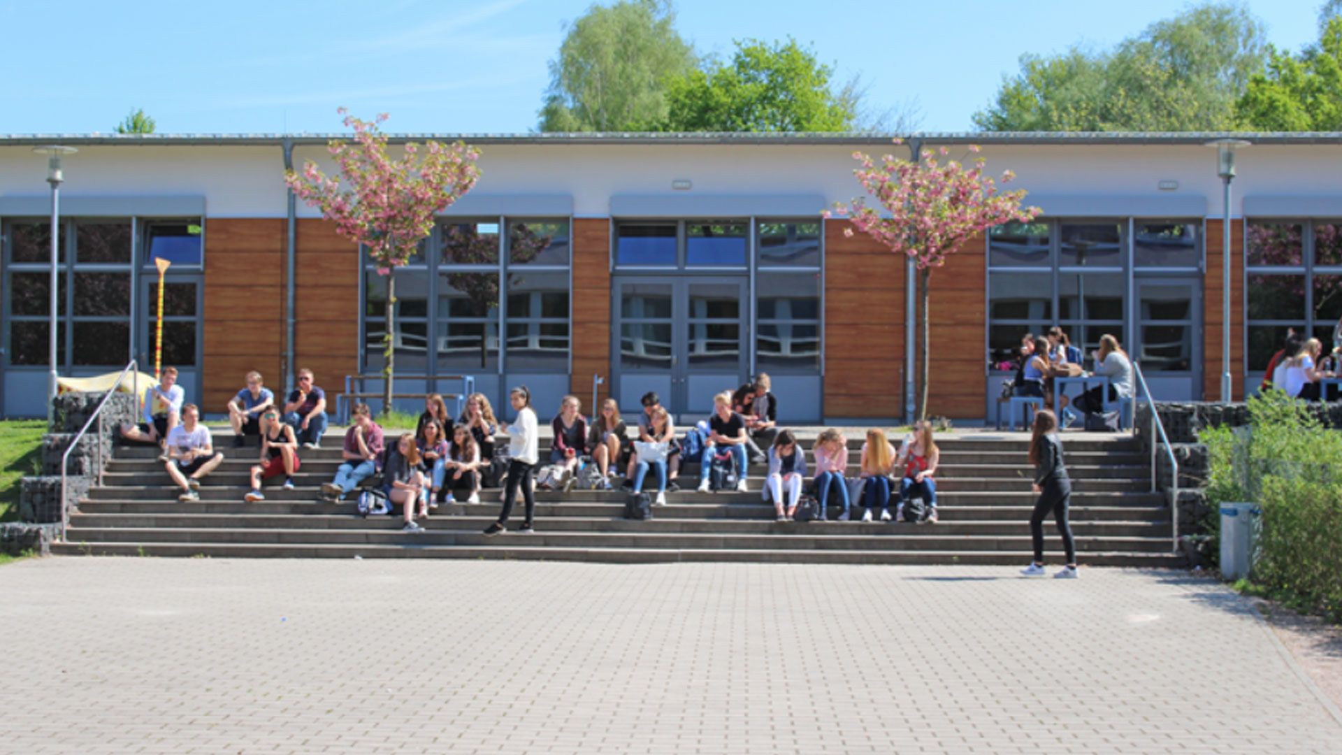 Der Bezirksentscheid des Plattdeutschen Lesewettbewerbs "Jungs un Deerns leest Platt" wird in den Räumen des Marmstorfer Immanuel-Kant-Gymnasiums (IKG) ausgetragen. | Foto: ein
