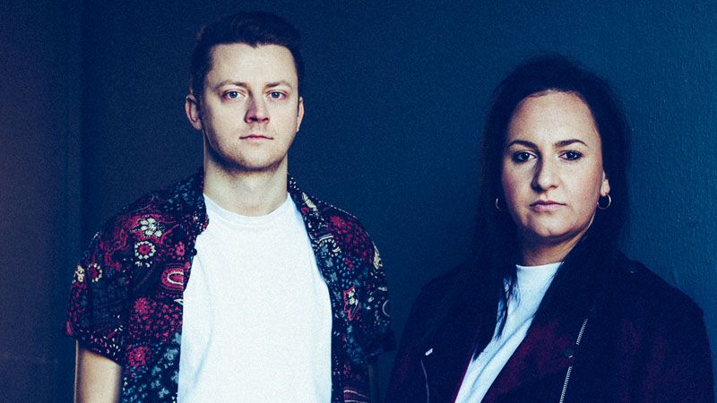 Voller Energie und mit ganz viel Herz präsentiert sich das Duo Gutbier & Vogeler, ohne jedoch die zerbrechlichen Geschichten, die Melancholie und Hoffnung inne tragen, zu überfahren. | Foto: ein